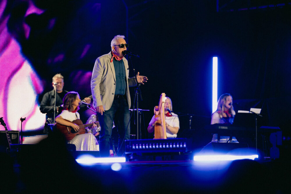 Cleif Harpwood shares latest new single