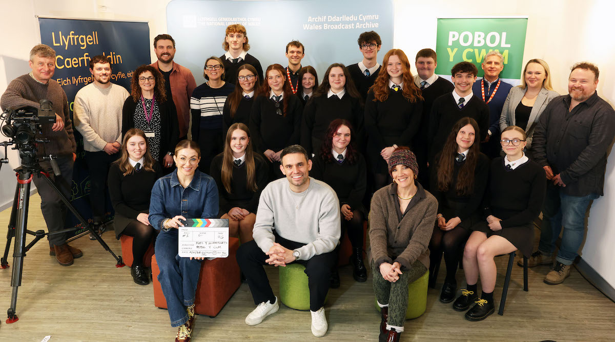 Stars of Pobl Y Cwm introduce youngsters to world of broadcasting