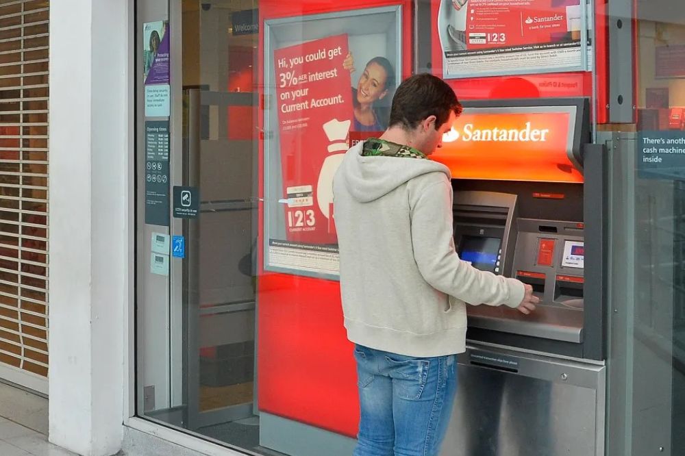 Bank to shut bank branches across Wales with 291 jobs at risk