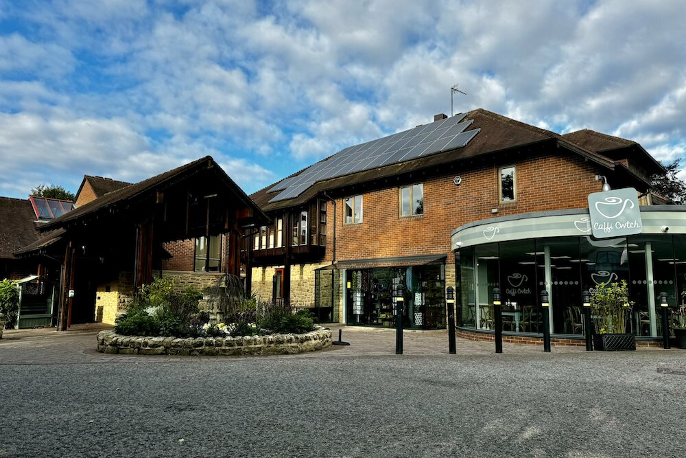 Britpop giants to play bigtop charity show for Welsh hospice