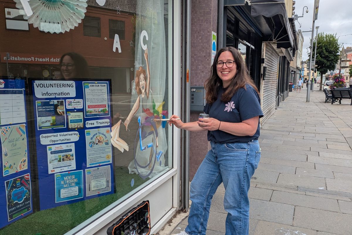 Local businesses join forces for colourful summer window trail in Welsh town