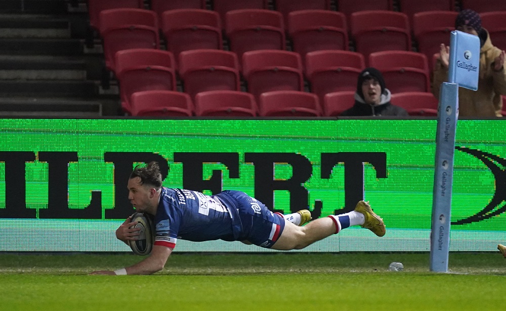 Scarlets sign Wales international Ioan Lloyd from Bristol