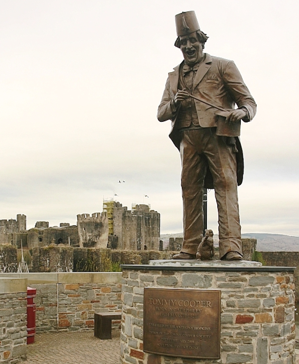 Image of Tommy Cooper, c. 1980 (photo)